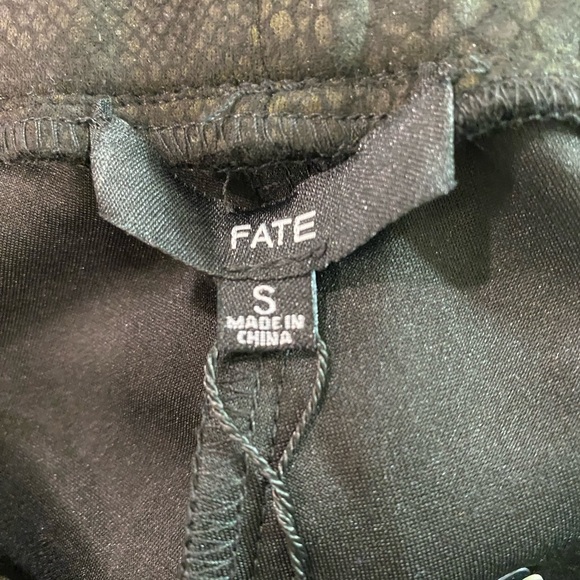 NWT Fate Snakeskin Print Soft Yoga Pants Leggings Workout Wear S - Picture 10 of 10
